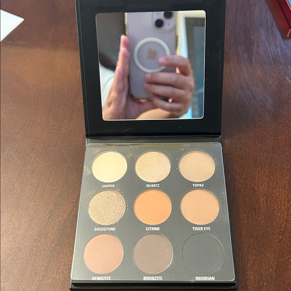 Kylie Cosmetics Bronze Eye shadow palette. - Picture 3 of 7